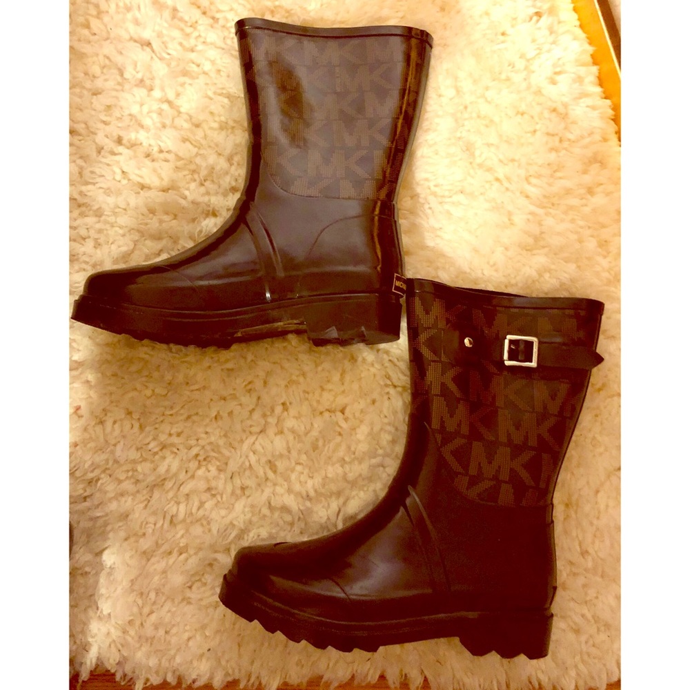 MK Logo Mid RainBoot 👢🌂